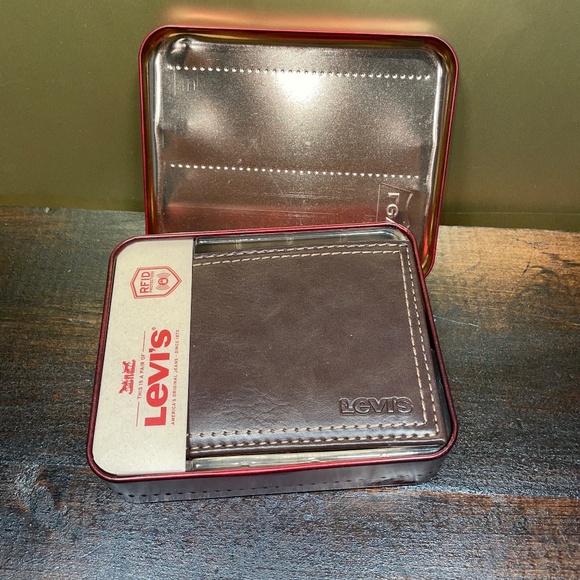 NEW Men's Levi's Brown Leather Bifold Wallet RFID Protection - Picture 1 of 4